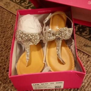 Flat women's sandals